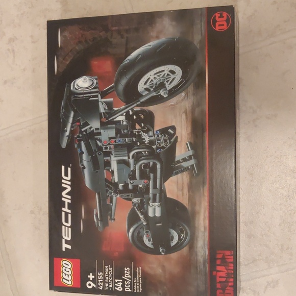 New! LEGO technic  The Batman Motorcycle batcycle - Picture 2 of 5